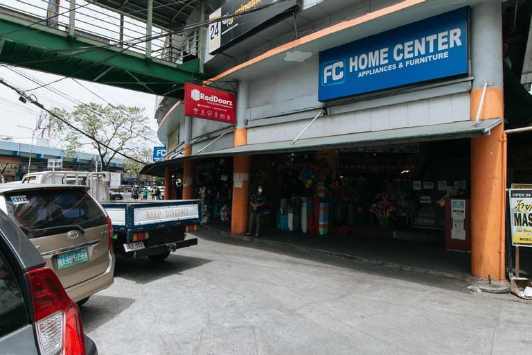 RedDoorz Plus @ EDSA Congressional, Quezon City