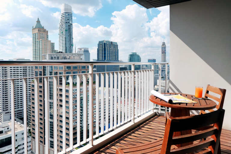 Exterior & Views 13