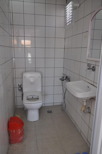 Bathroom 4, Erkal Pansion, Antalya