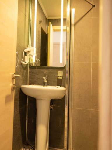 Bathroom 5, The Laila Hotel, Fatih