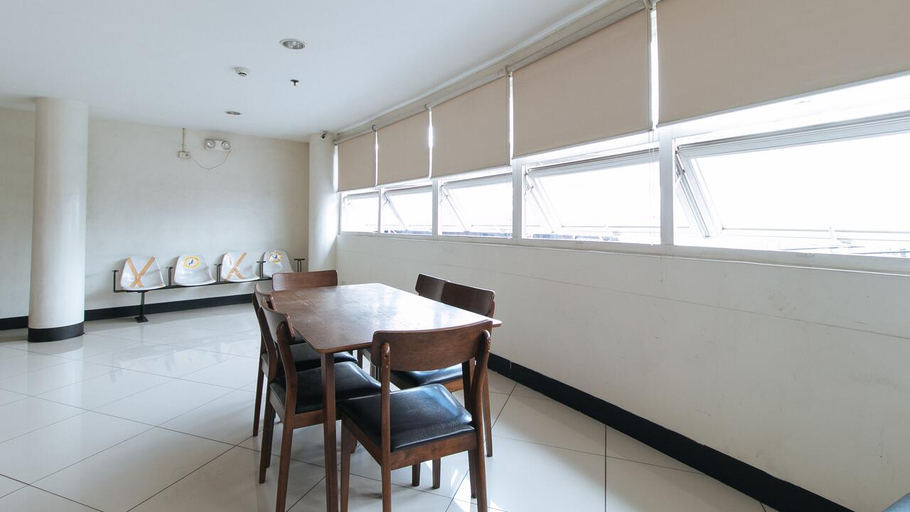 Others 2, RedDoorz Plus @ EDSA Congressional, Quezon City