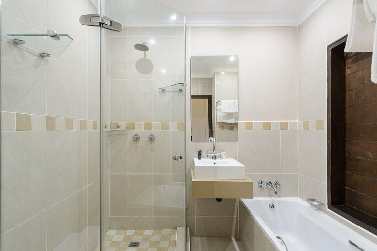Bathroom 5, Margate Hotel, Ugu