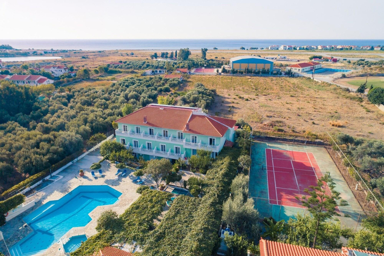 Exterior & Views