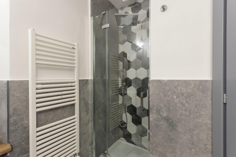 Bathroom 5, Santo Spirito Venti, Florence