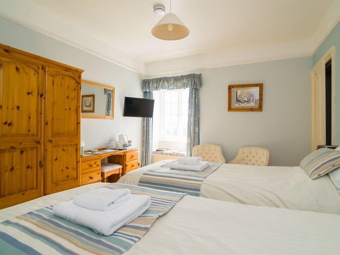 Bedroom 2, Degembris Farmhouse, Cornwall