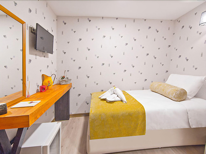 Bedroom 2, Kuzen Otel Adults Only, Kadıköy