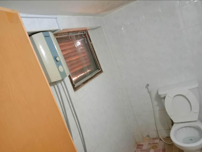 Bathroom 4, Angkor Sangrith Hostel, Siem Reap