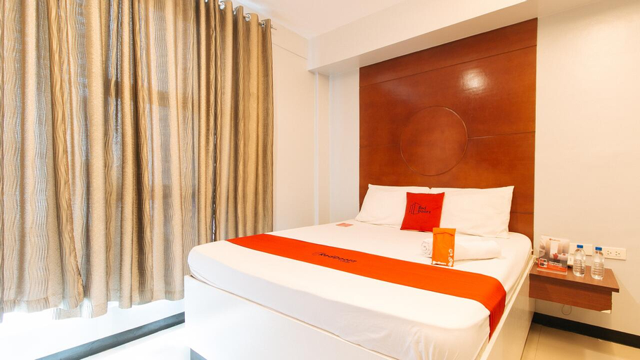 Bedroom 5, RedDoorz near Bambang Station, Manila City