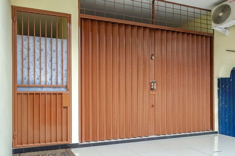 KoolKost Syariah near Sunter Mall (Minimum Stay 6 Nights), North Jakarta