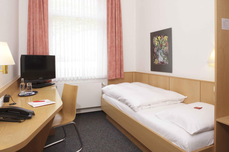 Bedroom 5, Hotel Berliner Hof by Coffee Fellows Hotels, Kiel