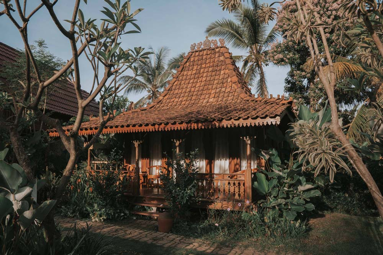 Exterior 2