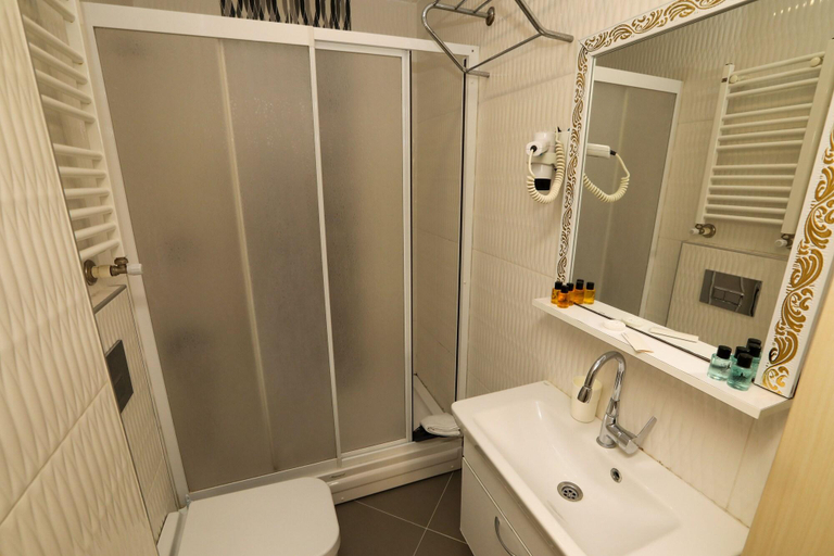 Bathroom 5, Suite Dreams Istanbul, Beyoğlu