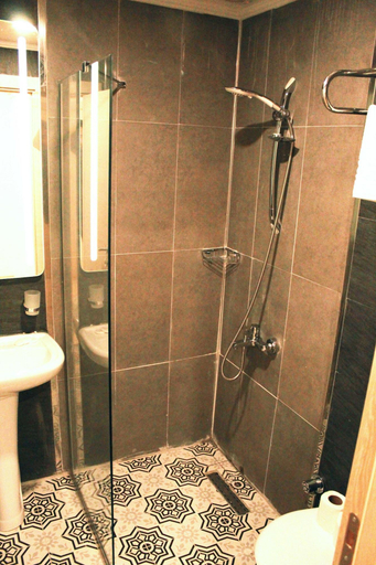 Bathroom 5, The Laila Hotel, Fatih