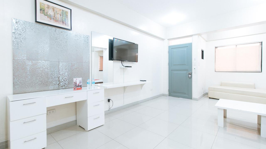 Bathroom 5, RedDoorz near Pasay Taft, Pasay City