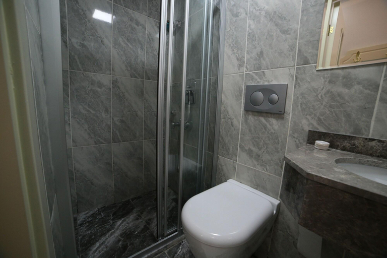 Bathroom 4, Taksim Diamond Hotel, Beyoğlu