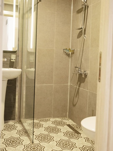Bathroom 5, The Laila Hotel, Fatih