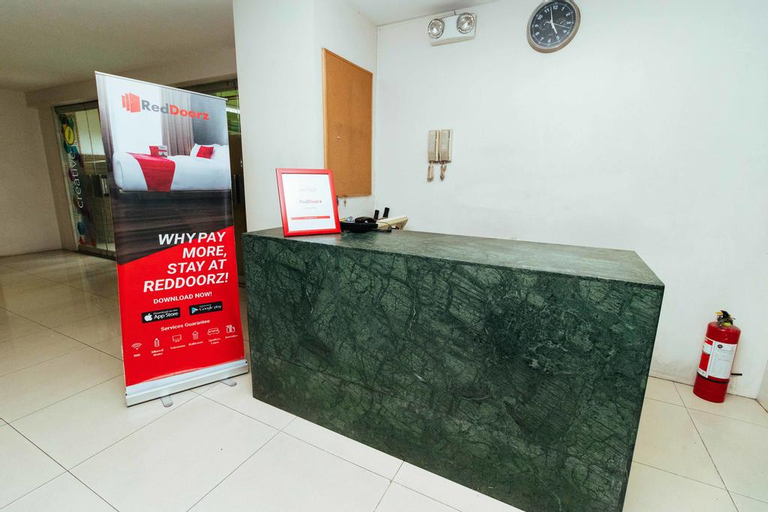 Public Area 5, RedDoorz near Osmena Highway 1, Makati City