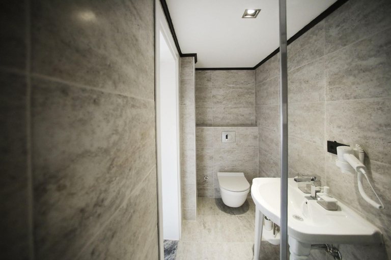 Bathroom 5, Ada Apart, Konak