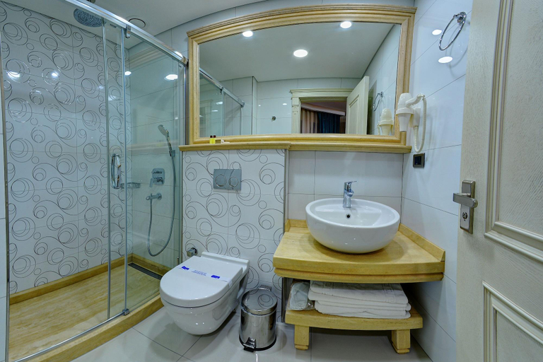 Bathroom 5, Novelty Hotel, Fatih