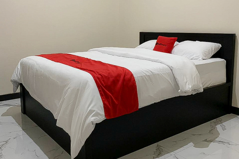 Bedroom 3, RedDoorz Syariah near Kawasan Simpang Lima Pati, Pati
