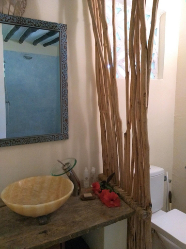 Bathroom 5, Marafiki Bungalows, Kaskazini 'B'
