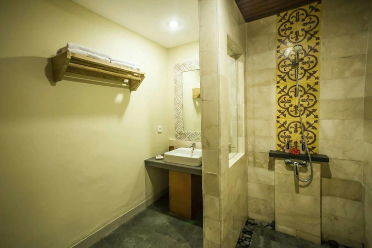 Bathroom 4, Tuga Guest House Ubud, Gianyar
