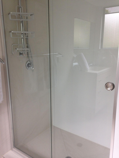 Bathroom 5, Chez Noosa Resort Motel, Noosa - Sunshine-Peregian