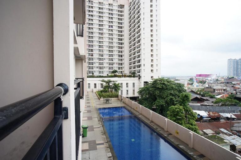 Exterior & Views 20