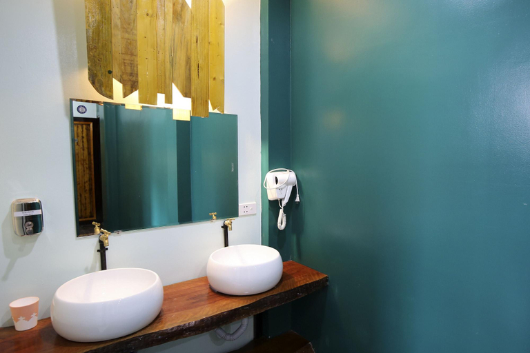 Bathroom 4, Catba Pod Hostel, Cát Hải