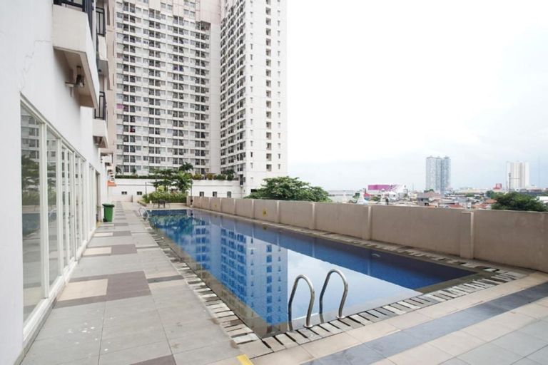 Exterior & Views 18