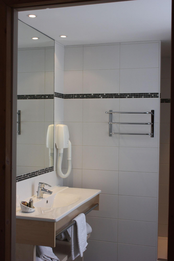 Bathroom 5, Hotel le Chalet, Isère