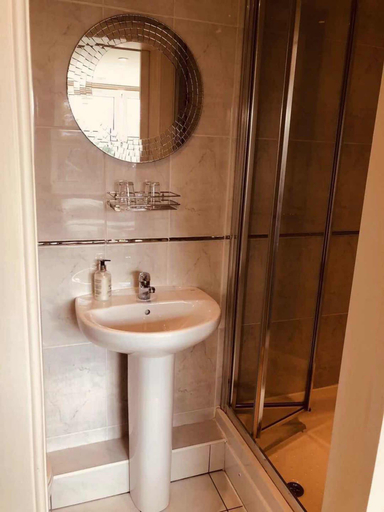Bathroom 4, Allison House 16 Guesthouse, Edinburgh