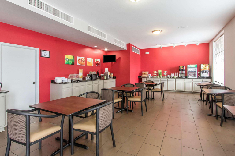 Food & Drinks 5, Quality Inn Downtown Historic District, Mobile