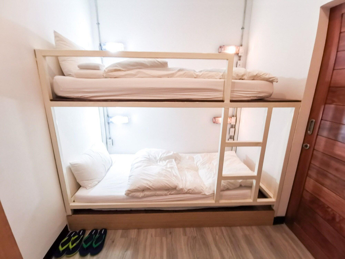 Bathroom 4, The Million Hostel 19, Ratchathewi