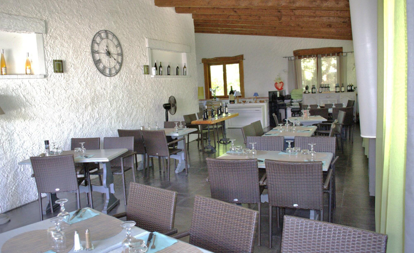 Food & Drinks 5, HOTEL 3 etoiles NN "LOU CIGALOUN", Var