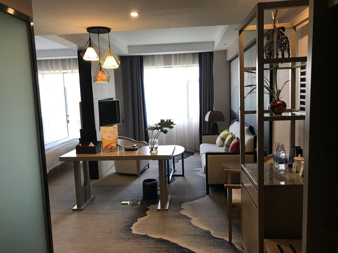 Exterior & Views, Metropolis Golf Hot Spring Hotel, Kunming