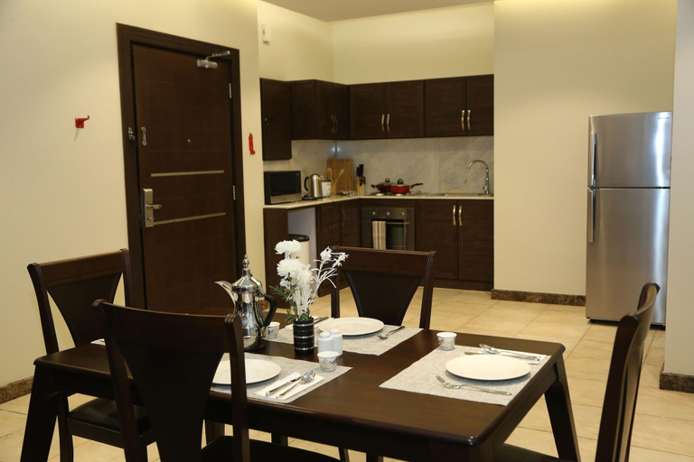 Food & Drinks 5, Bayat Suites