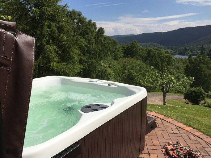 Sport & Beauty 2, Highland Bear Lodge & Woodland Bear Huts, Highland