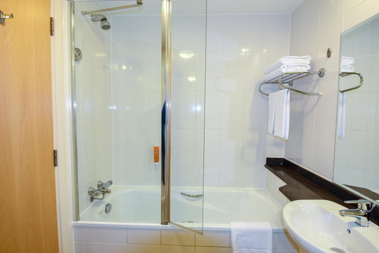 Bathroom 4, Premier Inn Abu Dhabi Capital Centre, Abu Dhabi City