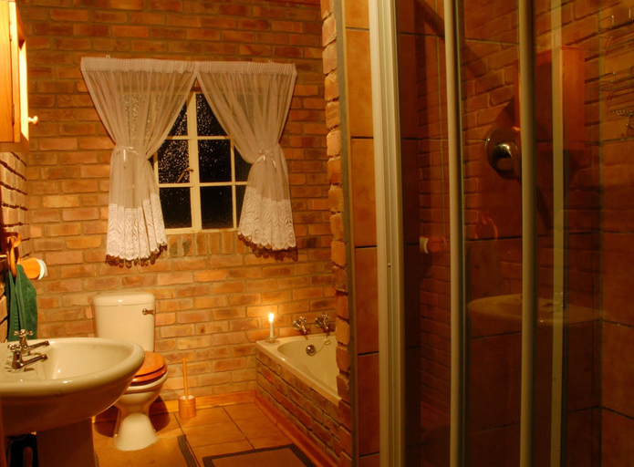 Bathroom 5, Thaba Tsweni Lodge and Safaris, Ehlanzeni