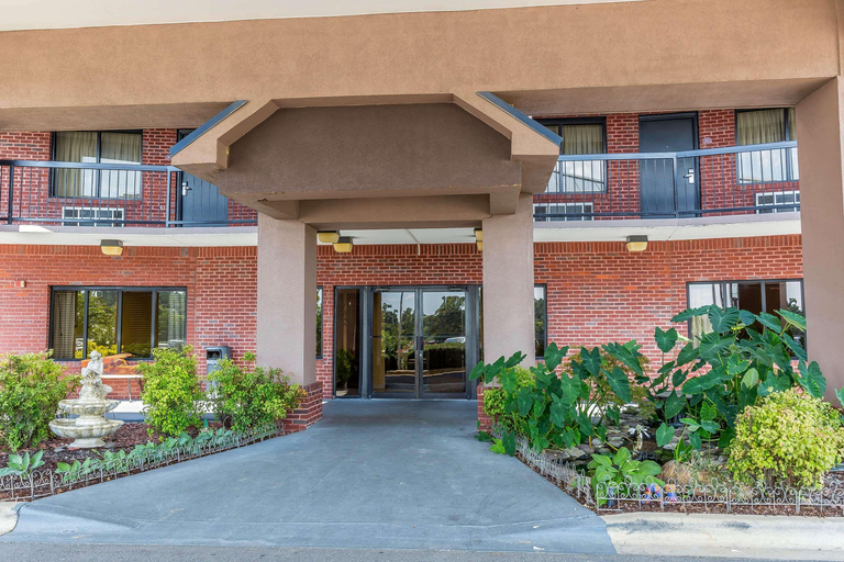Exterior & Views 1, Quality Inn Calera I-65 exit 231, Shelby