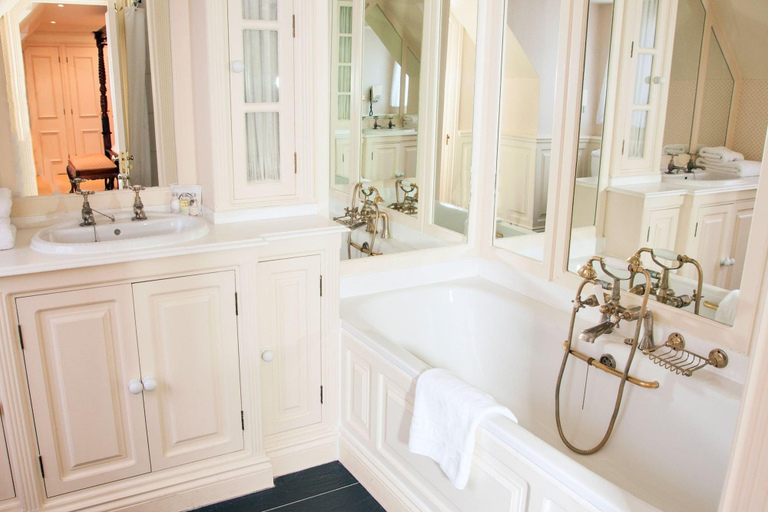 Bathroom 3, Angel Hotel, Surrey