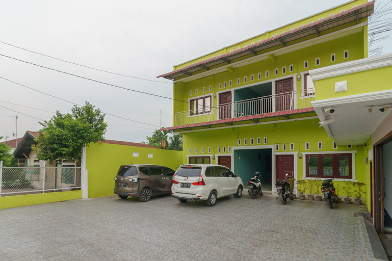 RedDoorz Syariah near UISU Medan, Medan