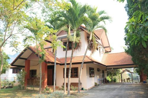บ้านริมทะเลสาบเชียงใหม่, Muang Chiang Mai