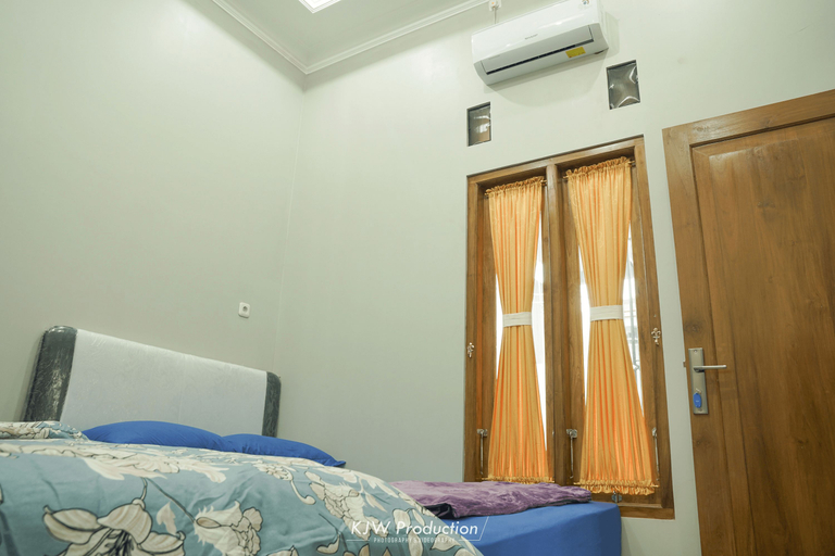 Bedroom 2, M Stay Guest House by WeStay, Sleman