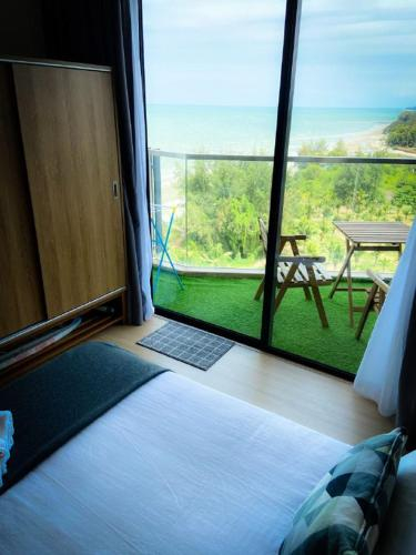 Timurbay With Balcony Seaview & Hillview, High Speed Internet WIFI and Netflix Studio, Kuantan