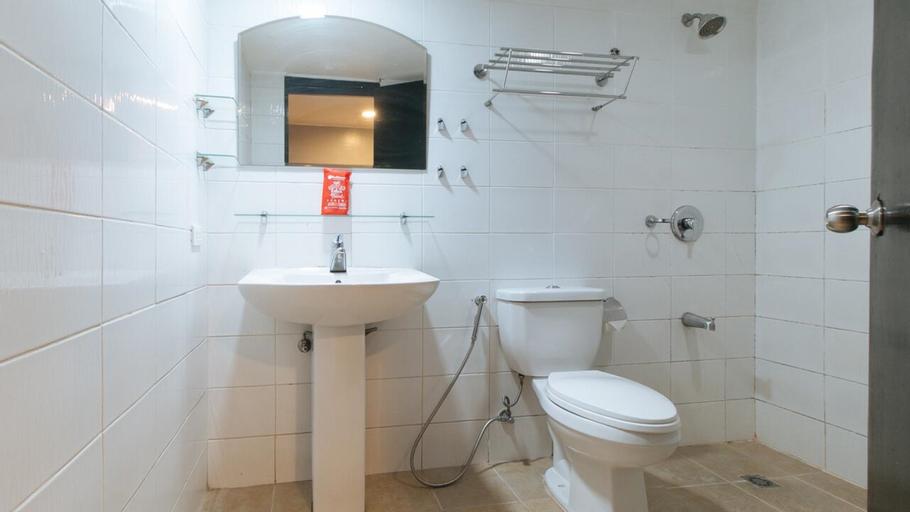 Bathroom 8