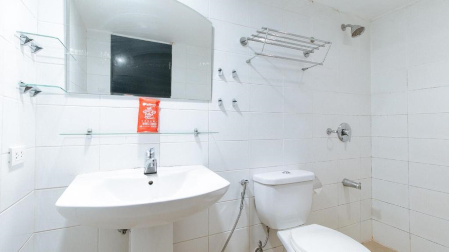 RedDoorz @ DBuilders Rooms Bangkal Makati, Makati City