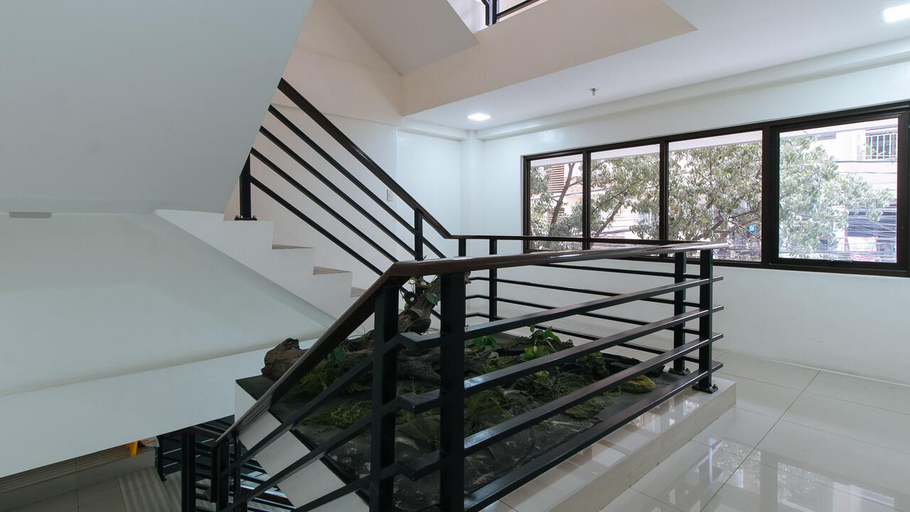 Public Area 5, RedDoorz Plus @ Evangelista Street Makati, Makati City