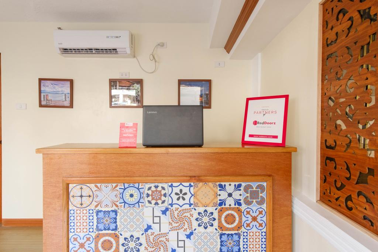 Public Area 5, RedDoorz Plus near Johnson and Johnson Paranaque, ParaƱaque